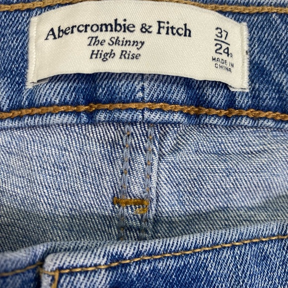 Abercrombie & Fitch The Skinny High Rise Jeans Size 37/24R - Picture 4 of 7